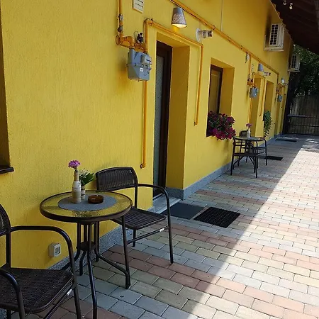 House Minerilor Apartman *