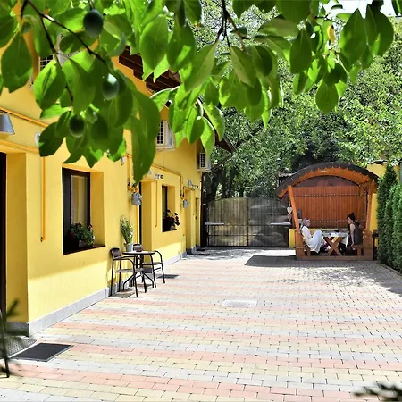 House Minerilor Apartman *